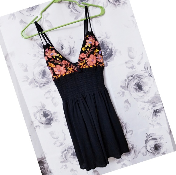 Embroidered Floral Romper - Picture 2 of 3